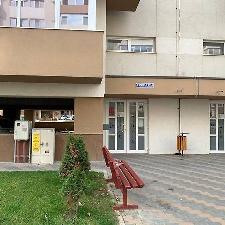 Lovely Bacau 1 Bedroom Apartment Екстериор снимка