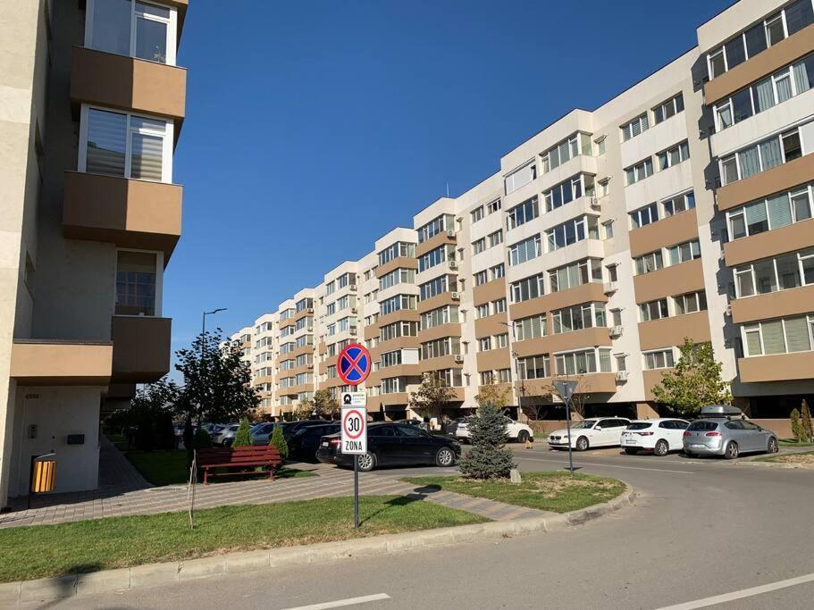 Lovely Bacau 1 Bedroom Apartment Екстериор снимка