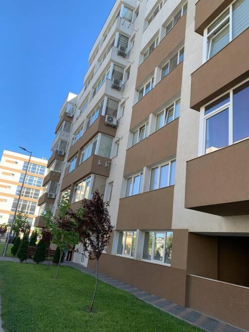 Lovely Bacau 1 Bedroom Apartment Екстериор снимка