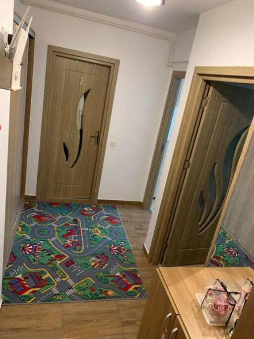 Lovely Bacau 1 Bedroom Apartment Екстериор снимка